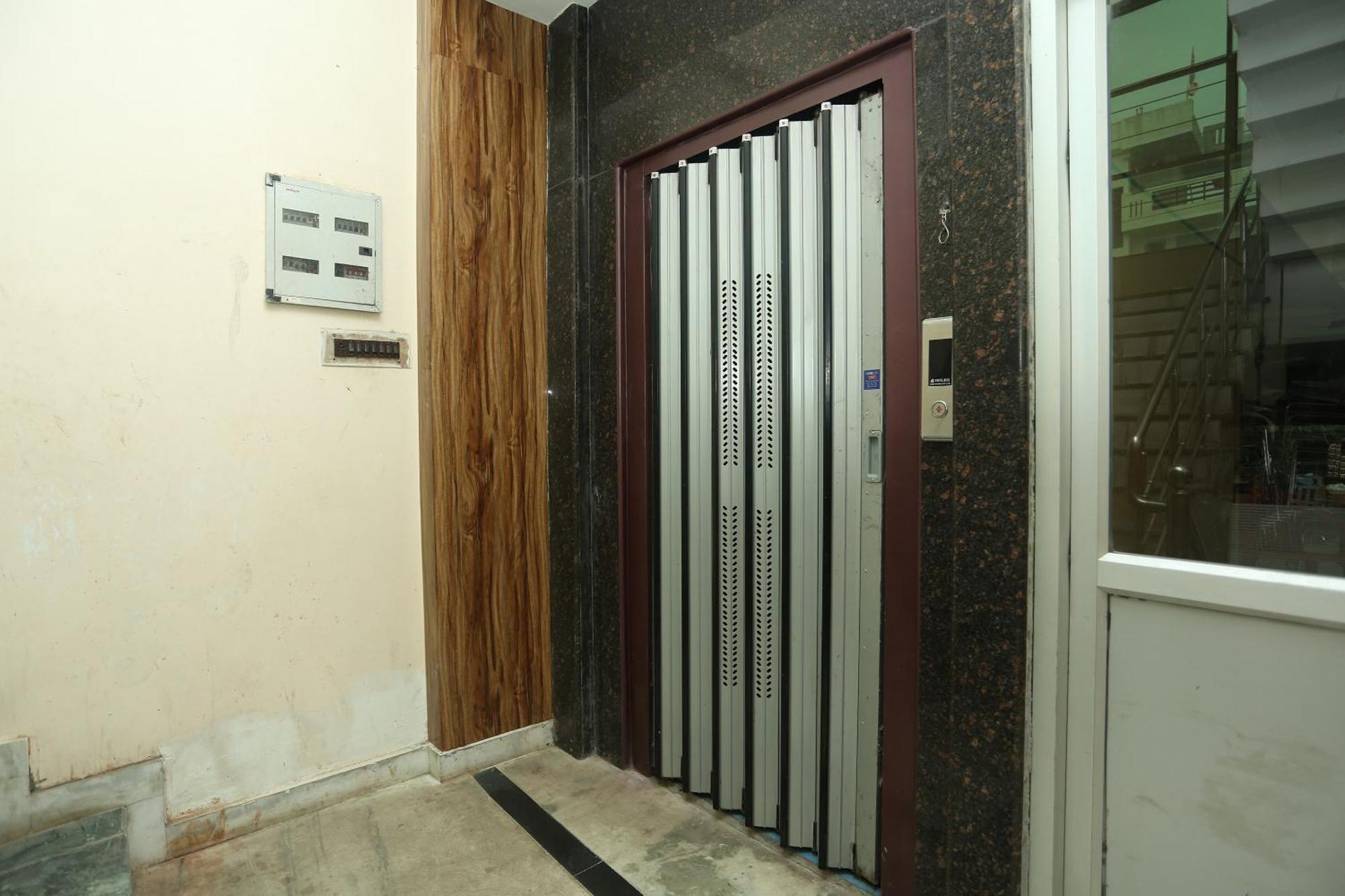 Oyo Flagship 17204 Vrindawan Galaxy Hotel Kanpur Buitenkant foto